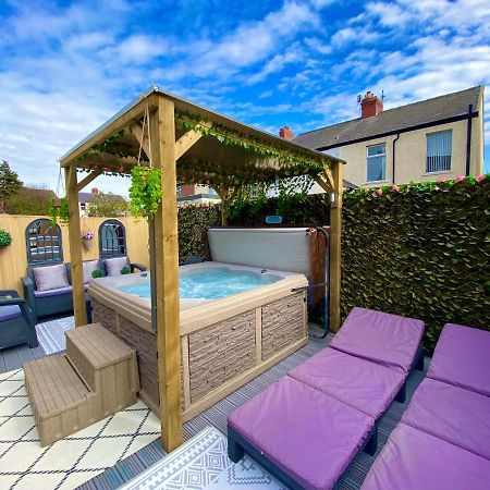 New…The Hottub House Blackpool Pleasure Beach Exterior foto
